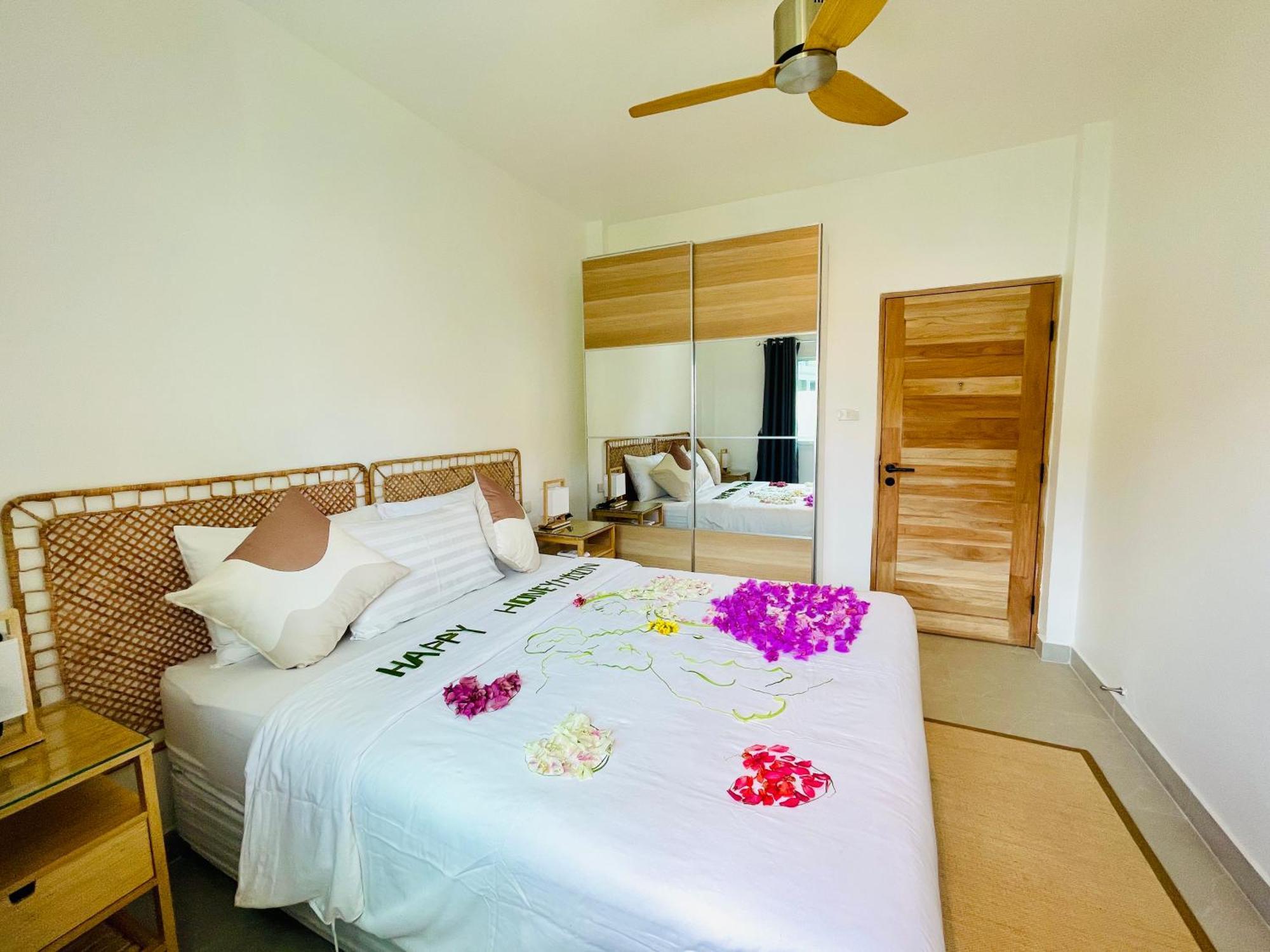 Baan Saint-Tropez Seaview Villas Kata Beach Екстериор снимка